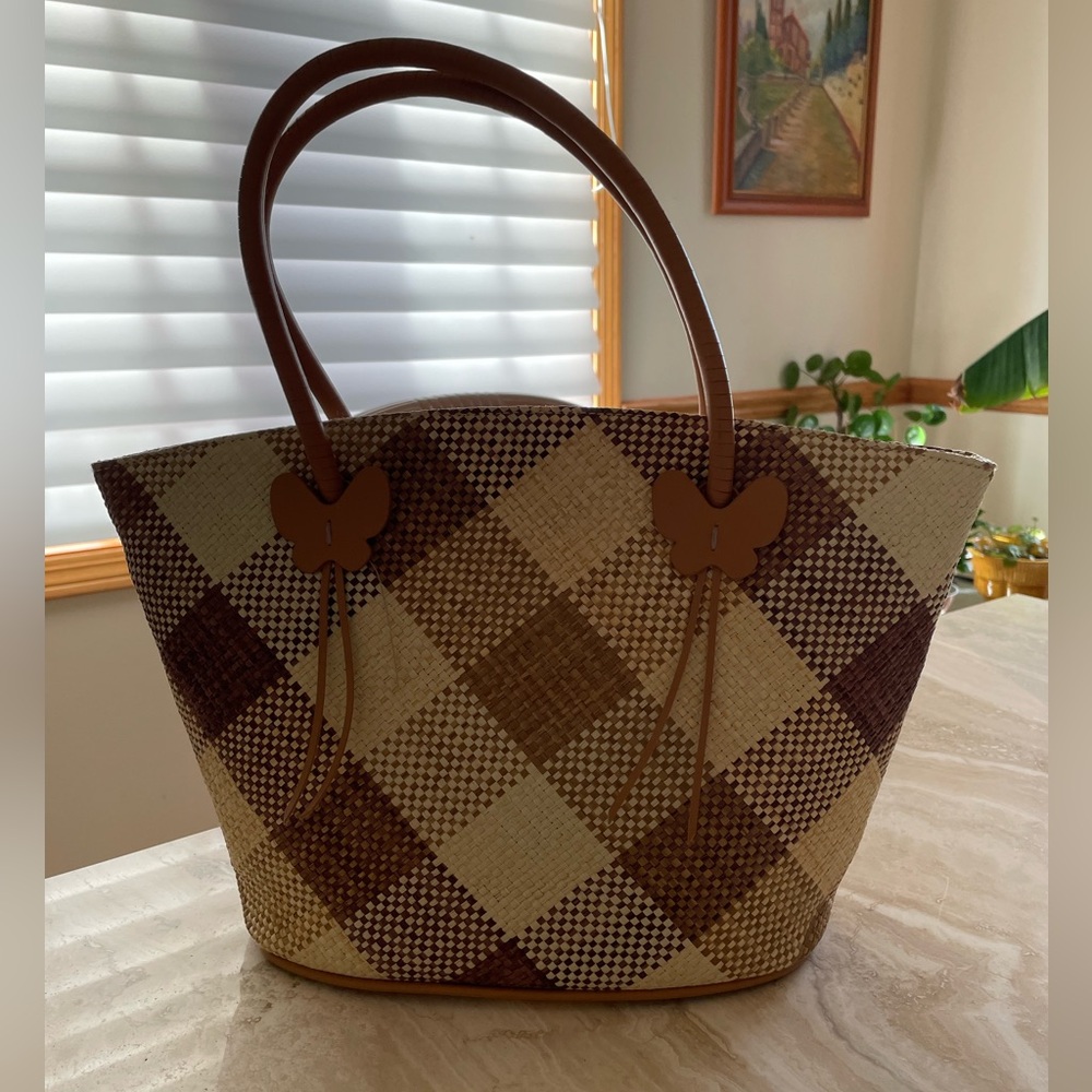 *NWT* Etienne Aigner Straw Tote, Camel color - Picture 3 of 12